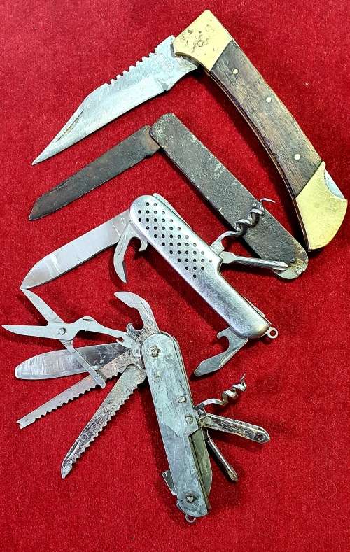 VINTAGE POCKET KNIFES. 4  X