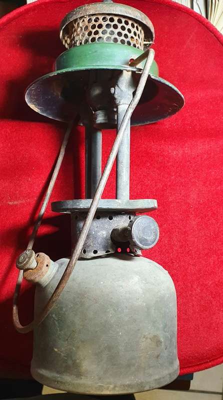 VINTAGE COLEMAN 249 LAMP.