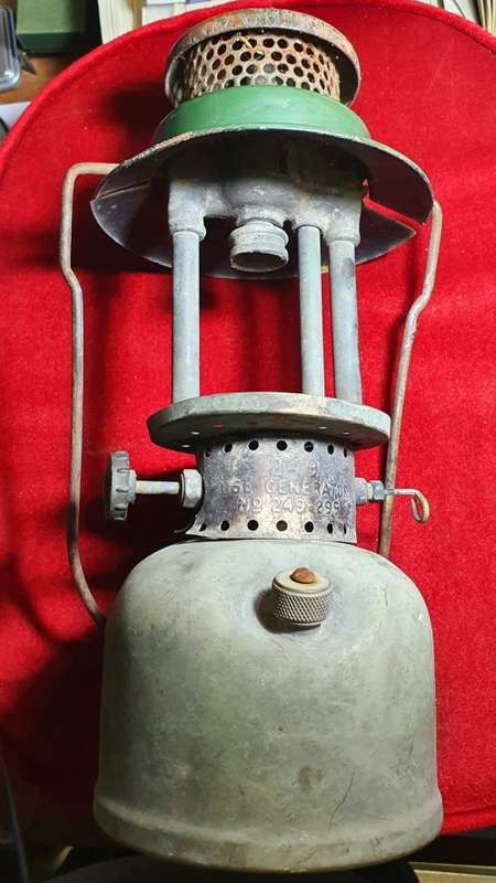 VINTAGE COLEMAN 249 LAMP.