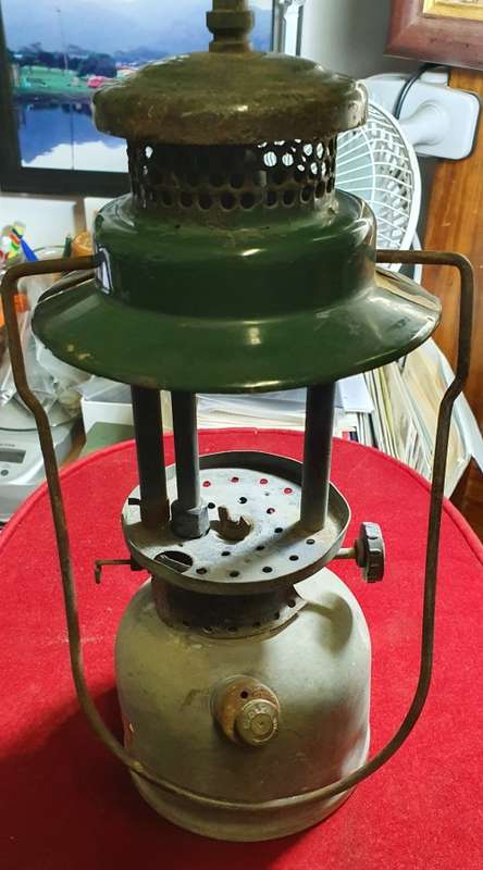 VINTAGE COLEMAN 249 LAMP.
