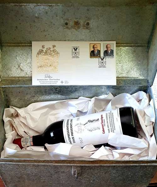 STAATSPRESIDENTSEENHEID 1967-1988 21YEARS LIMITED EDITION WINE AND FDC AND STEEL CASE !!