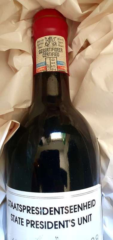 STAATSPRESIDENTSEENHEID 1967-1988 21YEARS LIMITED EDITION WINE AND FDC AND STEEL CASE !!