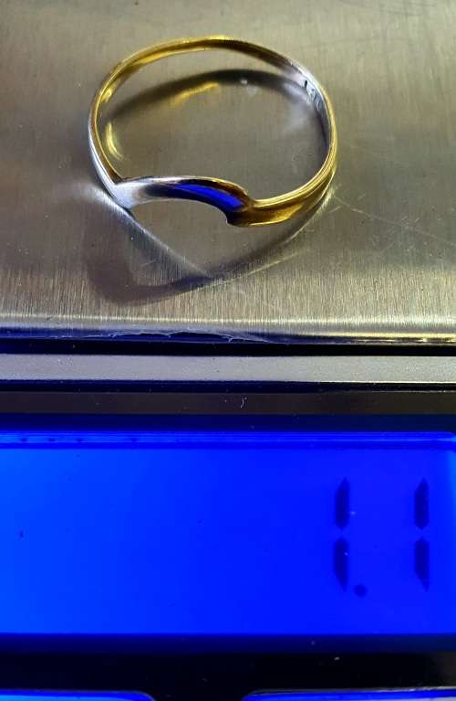 ANTIQUE 9 CT GOLD SIZE 7  RING. 1.1GRAMS.