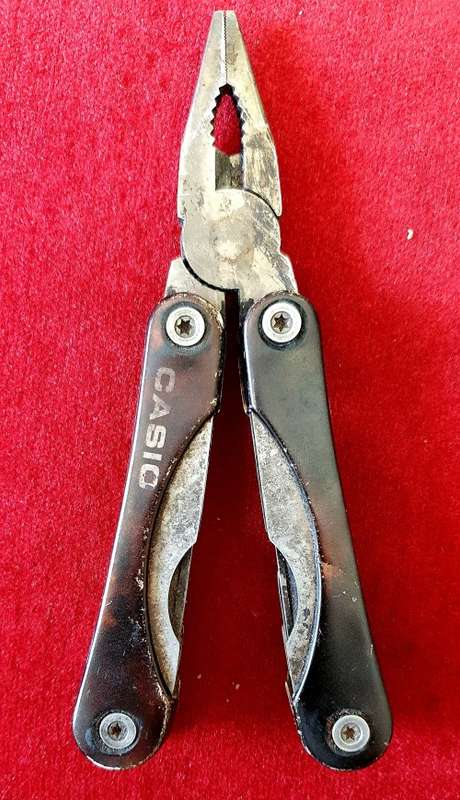 VINTAGE CASIO MULTI TOOL SURVIVAL KNIFE SET. NEEDS SOME TLC AND CLEANING !