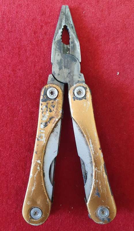VINTAGE CASIO MULTI TOOL SURVIVAL KNIFE SET. NEEDS SOME TLC AND CLEANING !