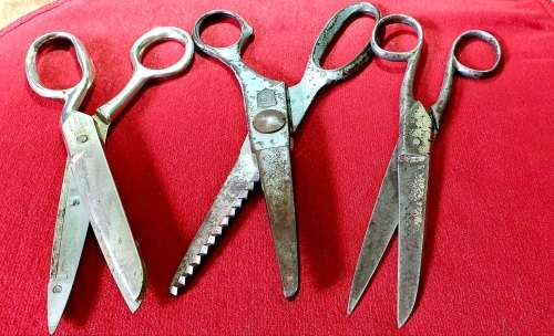 3 X ANTIQUE SCISSORS. 1 X SHEFFIELD RICHARDS GOLDEN AGE, 1 X MARTELLATO ITALY 1X SOLINGEN GERMANY