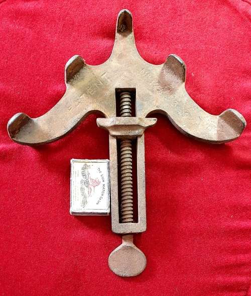 HUGE ANTIQUE CAST IRON CORNER CLAMP