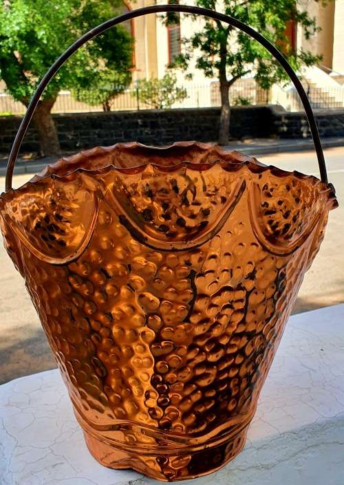 ANTIQUE COPPER SMITH HAND MADE BIG COPPER BUCKET. 1920s