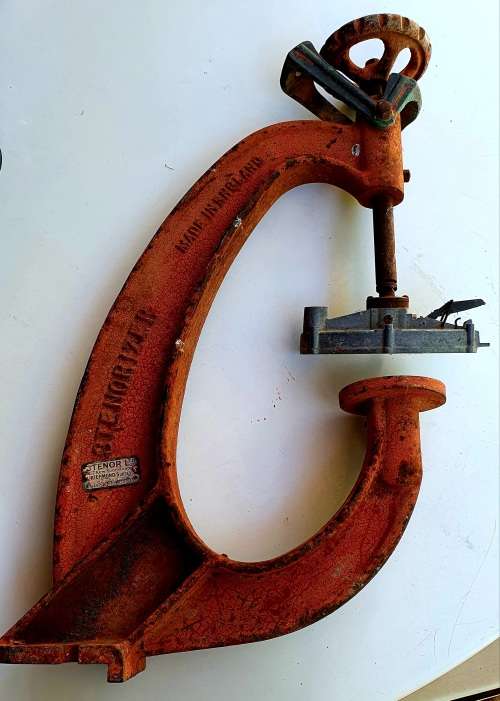 HUGE ANTIQUE TYRE PRESS.OLD GARAGE COURT YARD TYRE BAY PRESS