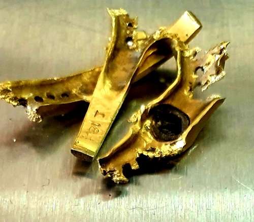 18 CT GOLD SELLING AS SCRAP. 2.90 GRAMS.