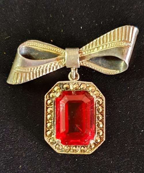 ANTIQUE AUTHENTIC RUBY STONE WITH TIE SET IN STERLING BROOCH