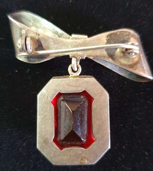 ANTIQUE AUTHENTIC RUBY STONE WITH TIE SET IN STERLING BROOCH