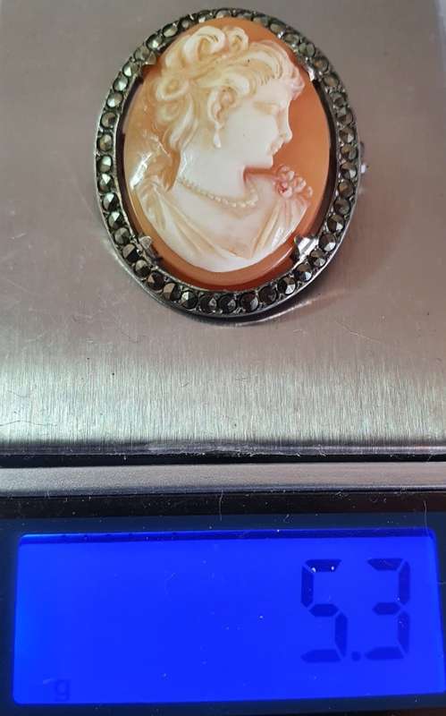 ANTIQUE AUTHENTIC BIG SHELL CAMEO SET IN SILVER  BROOCH.