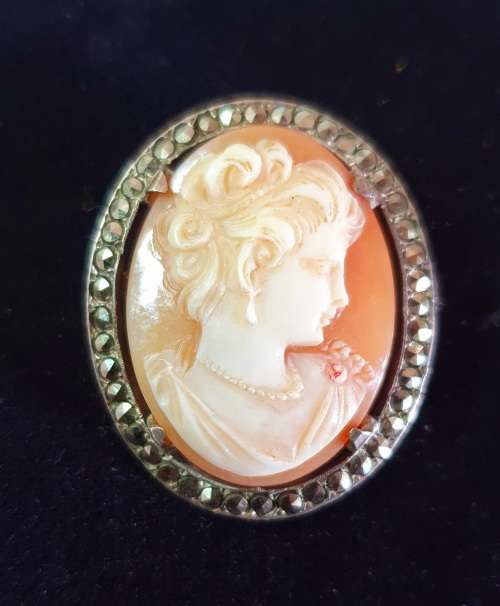 ANTIQUE AUTHENTIC BIG SHELL CAMEO SET IN SILVER  BROOCH.