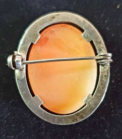 ANTIQUE AUTHENTIC BIG SHELL CAMEO SET IN SILVER  BROOCH.