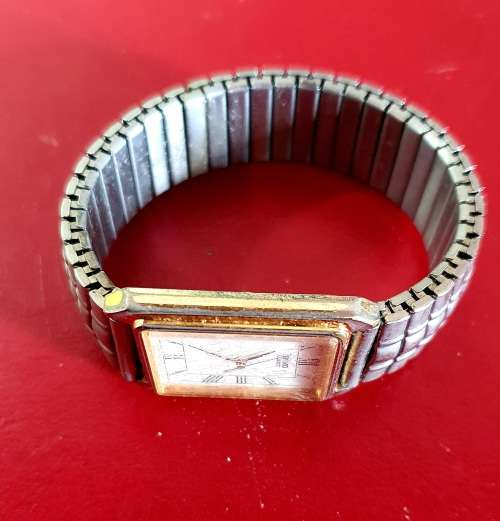 VINTAGE SEIKO QUARTZ WATCH. SERIAL NO . 000799