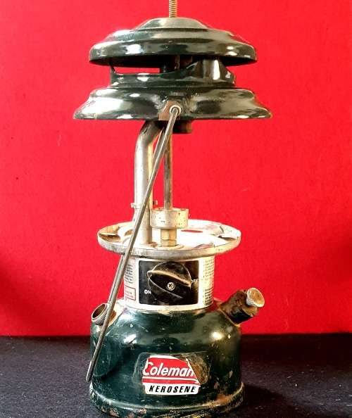 VINTAGE COLEMAN MODEL 214 A 700  KEROSENE LAMP. SELLING AS RESTORATION JOB.