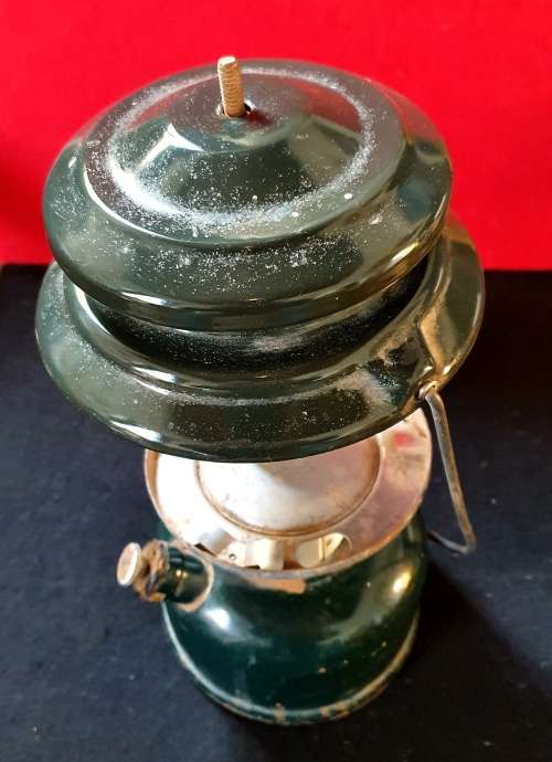 VINTAGE COLEMAN MODEL 214 A 700  KEROSENE LAMP. SELLING AS RESTORATION JOB.