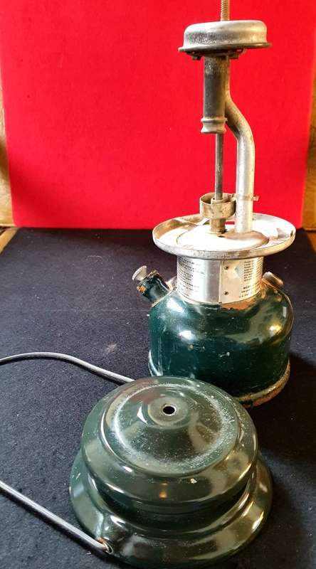 VINTAGE COLEMAN MODEL 214 A 700  KEROSENE LAMP. SELLING AS RESTORATION JOB.