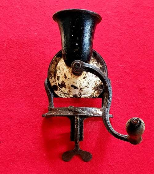 ANTIQUE CAST IRON S NYE & CO. LONDON COFFEE GRINDER NO 2  . 32 CM HIGH, SEE PHOTO REPORT.
