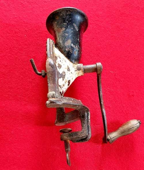 ANTIQUE CAST IRON S NYE & CO. LONDON COFFEE GRINDER NO 2  . 32 CM HIGH, SEE PHOTO REPORT.