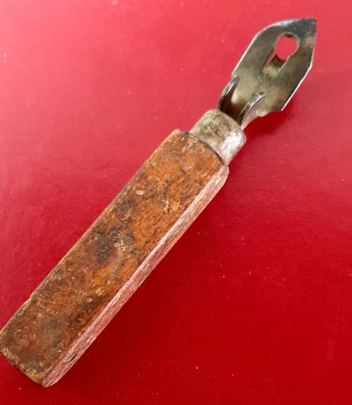 ANTIQUE BEER BOTTLE OPENER. CIRCA 1920S