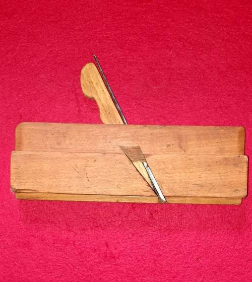 ANTIQUE WOOD PLANER COMPLETE. EXCELENT CONDITION. 26 CM