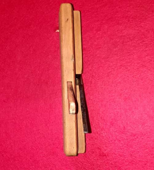 ANTIQUE WOOD PLANER COMPLETE. EXCELENT CONDITION. 26 CM