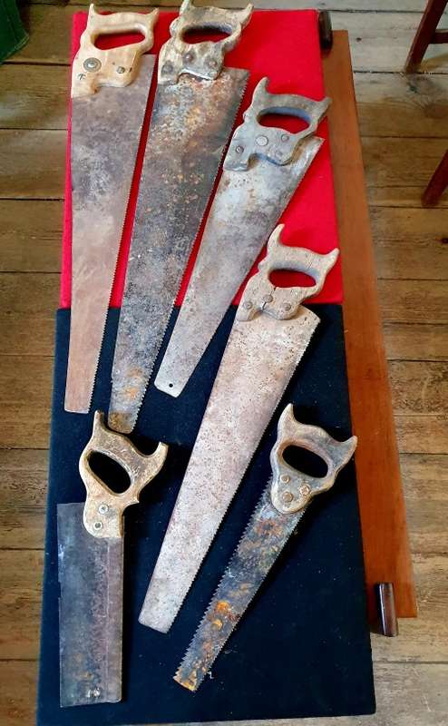 COLLECTION OF 6 X ANTIQUE WOOD HANDLE HAND SAWS. SEE PHOTO REPORT.