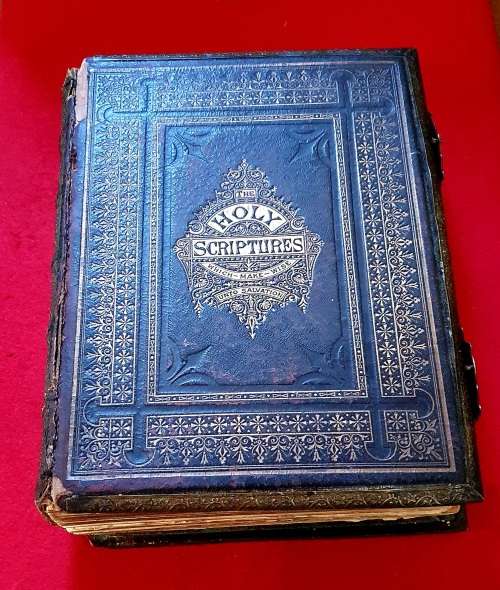 1860 FAMILY BIBLE REV JOHN BROWN'S SELF INTERPRETING WITH BRASS CLASPS.