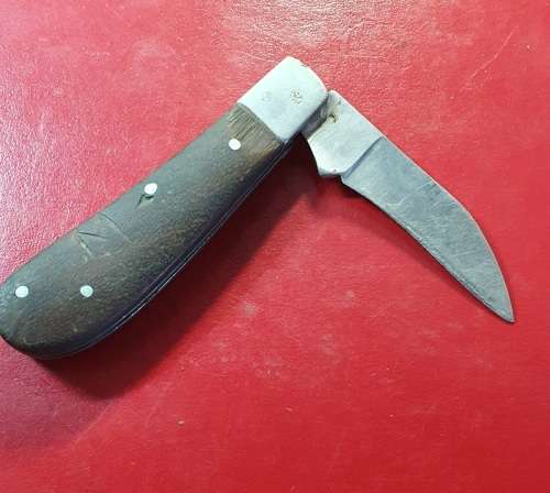 ANTIQUE WOOD HANDLE FOLDING KNIFE. 14CM LONG