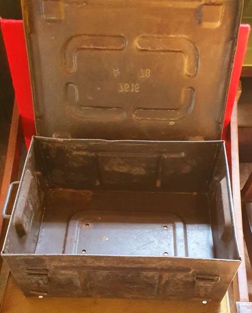 ANGOLA BUSH WAR. BREN MACHINE GUN AMMO STEEL BOX. 1978. GOOD CONDITION.
