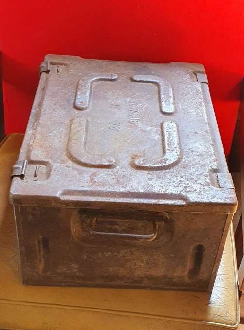 ANGOLA BUSH WAR. BREN MACHINE GUN AMMO STEEL BOX. 1978. GOOD CONDITION.