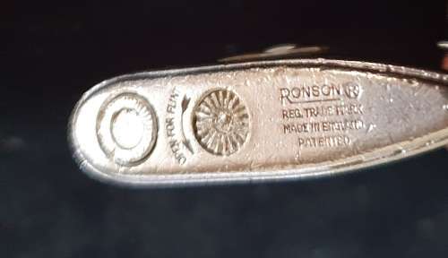 VINTAGE RONSON LIGHTER ( C )
