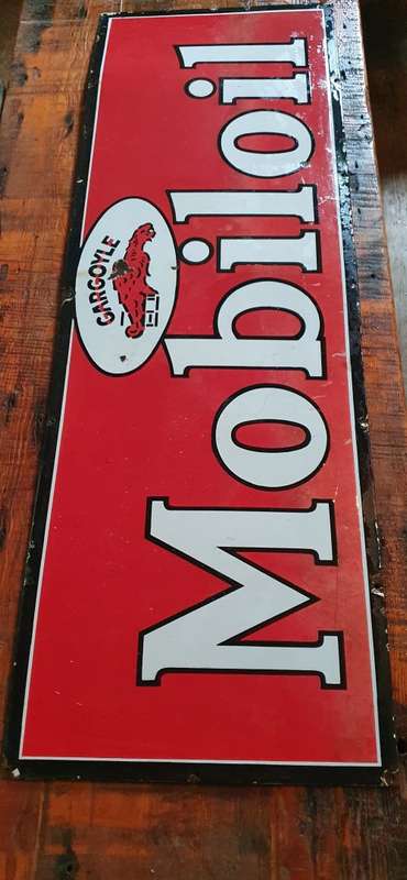 1930s GARGOYLE MOBILOIL ENAMEL SIGN BOARD.1.40 M X 0.46 M. EXCEPTIONAL CONDITION !!