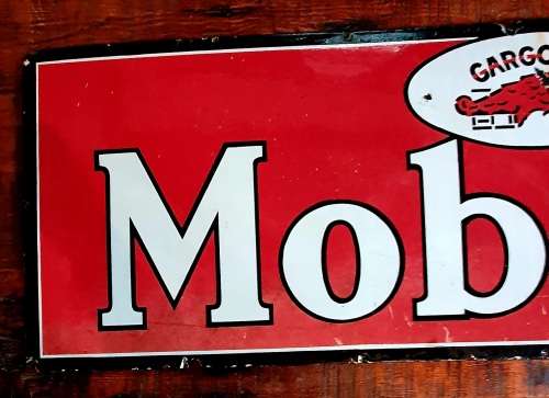 1930s GARGOYLE MOBILOIL ENAMEL SIGN BOARD.1.40 M X 0.46 M. EXCEPTIONAL CONDITION !!
