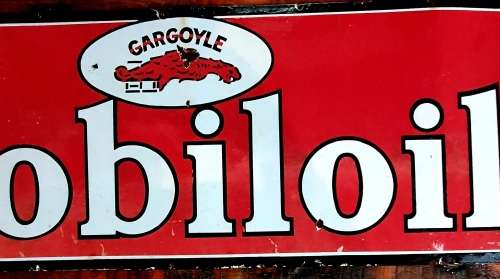 1930s GARGOYLE MOBILOIL ENAMEL SIGN BOARD.1.40 M X 0.46 M. EXCEPTIONAL CONDITION !!