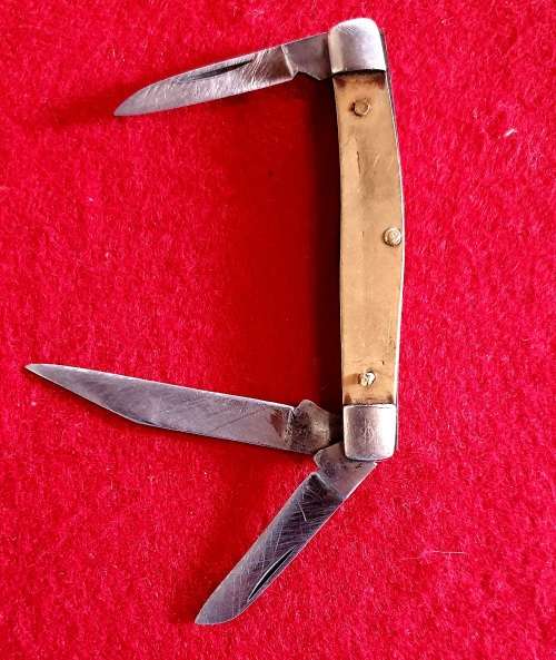 ANTIQUE FOLDING KNIFE .