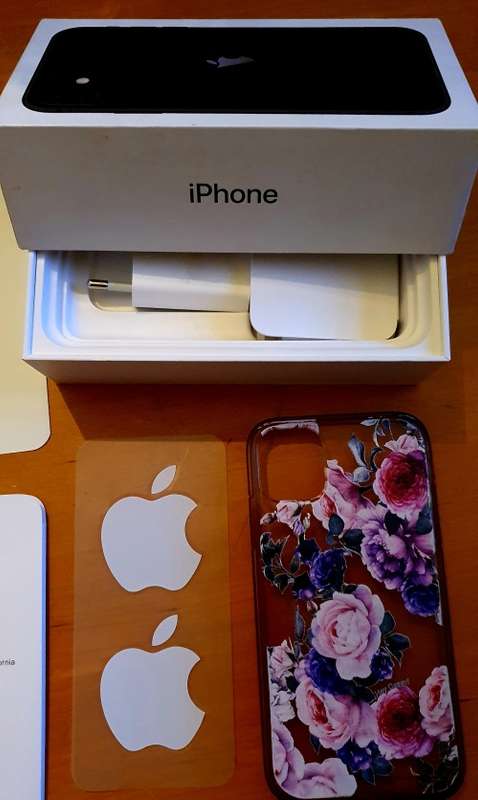 i PHONE 11 . 64GB. BLACK  . SEE DESCRIPTION.  AS GOOD AS NEW.