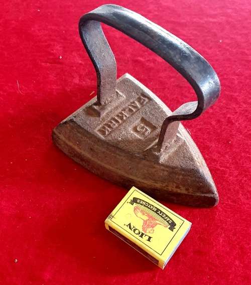 ANTIQUE FALKIRK NO 5 SAD IRON. HEAVY CAST IRON.