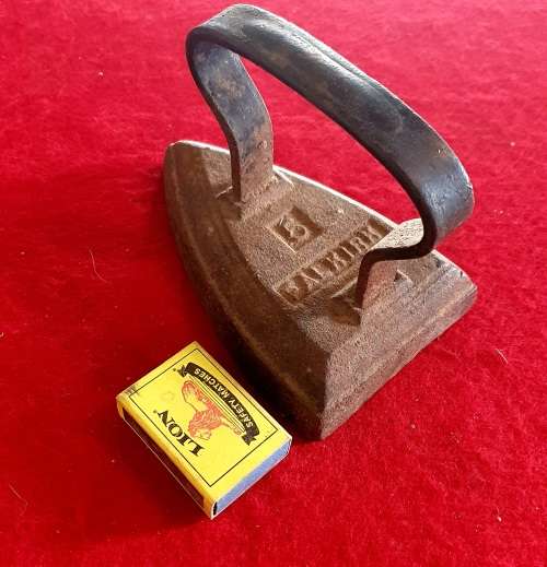 ANTIQUE FALKIRK NO 5 SAD IRON. HEAVY CAST IRON.