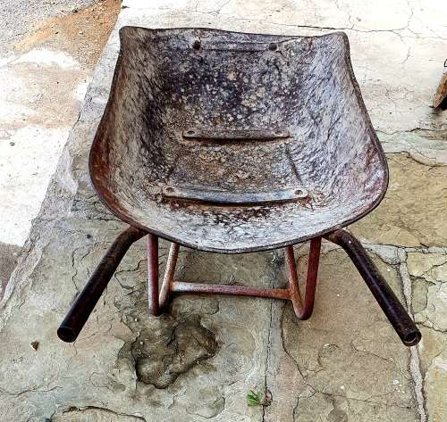 HUGE ANTIQUE  1920s WHEELBARROW ALL ORIGINAL. STUNNING SCARCE FIND !! SEE POSTAGE IN DESCRIPTION !!