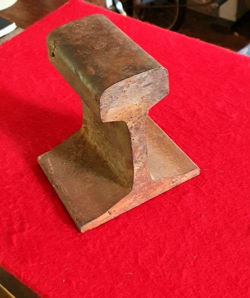 ANTIQUE TRAIN RAIL USED AS ANVIL . 18CM HIGH X 15CM WIDE ( FOOT) 8CM (RAIL)   X 12CM WIDE.