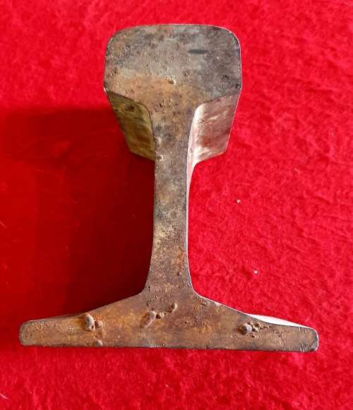 ANTIQUE TRAIN RAIL USED AS ANVIL . 18CM HIGH X 15CM WIDE ( FOOT) 8CM (RAIL)   X 12CM WIDE.