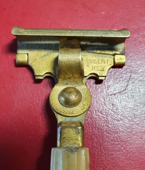 ANTIQUE EVERSHARP SCHICK CANADA RAZOR