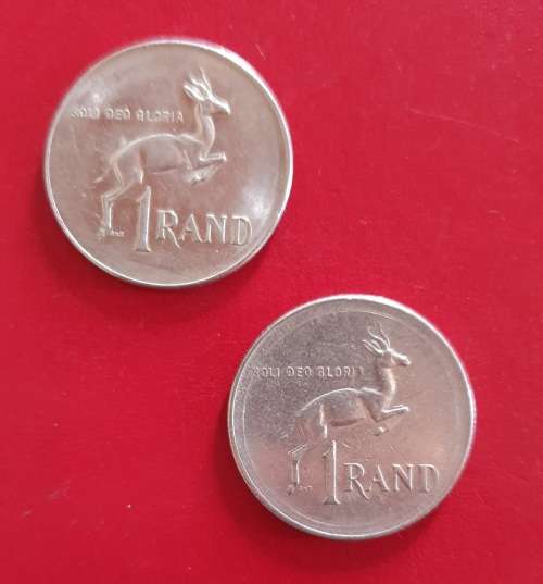 2 X 1977 ONE RAND COINS. AU.