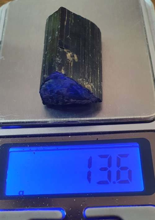 TOURMALINE BLUE ( INDIGOLITE ) RAW CRYSTAL. 13.6 GRAMS. 30 MM LONG X 55 MM CIRC.