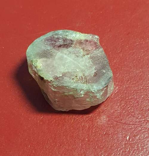 TOURMALINE BI COLOR- WATER MELON RAW CRYSTAL. 5.90 GRAMS. 6 MM LONG X 7 MM CIRC.