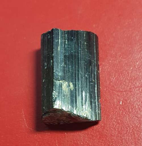TOURMALINE BLUE ( INDIGOLITE ) RAW CRYSTAL. 13.6 GRAMS. 30 MM LONG X 55 MM CIRC.