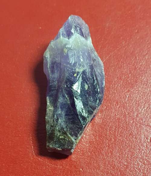 AMETHYST  RAW CRYSTAL. 8.4 GRAMS.  30 MM LONG X  55 MM CIRC.